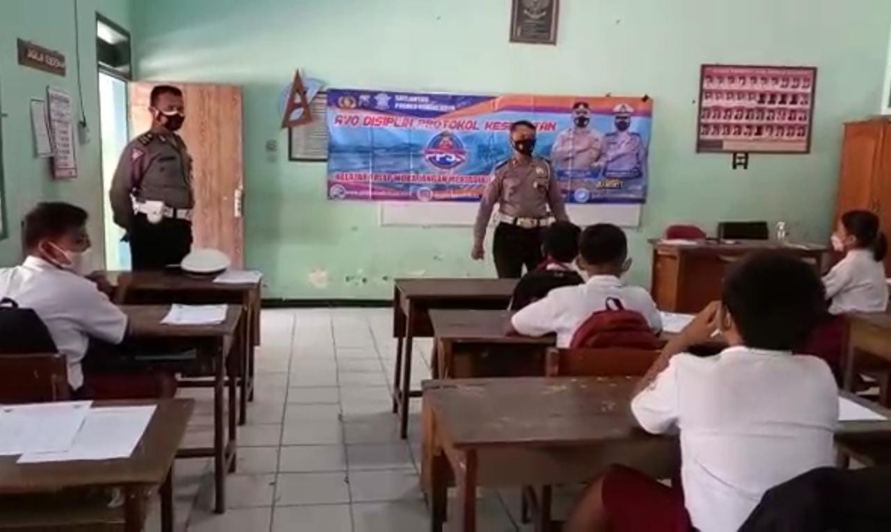 Polisi Presisi SambanG Sekolah, Ipda Isdiyat : Mari Kita Selalu Patuhi Protokol Kesehatan