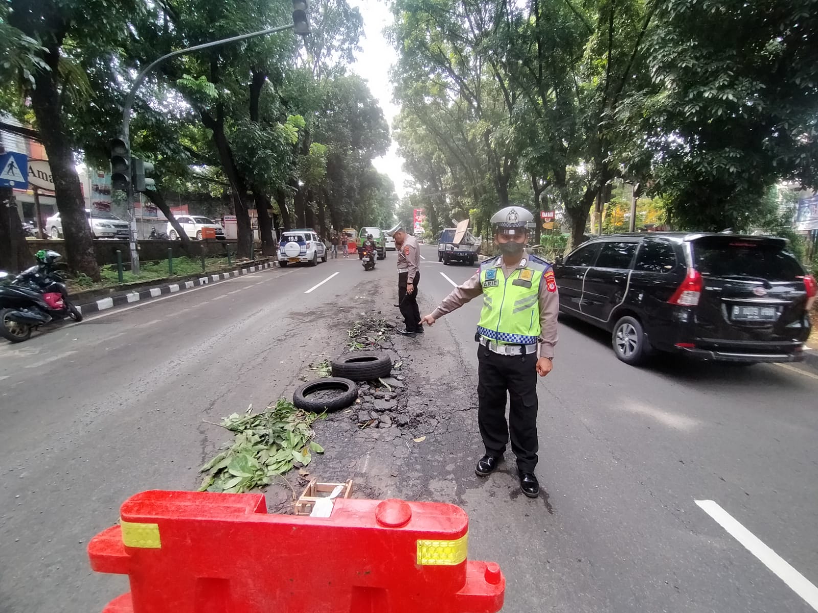 Kegiatan survey dan perbaikan jalan berlubang di wilayah hukum Polresta Bogor Kota
