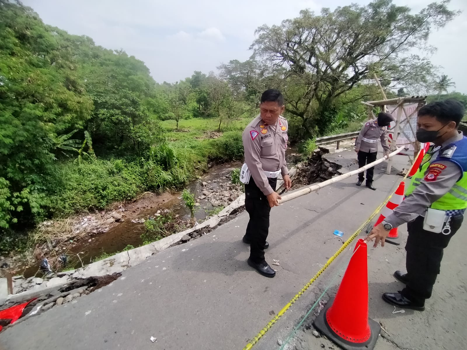 Kegiatan survey audit dan inspeksi jalan longsor di jalan cibeureum kelurahan mulyaharja Bogor Selatan Kota Bogor